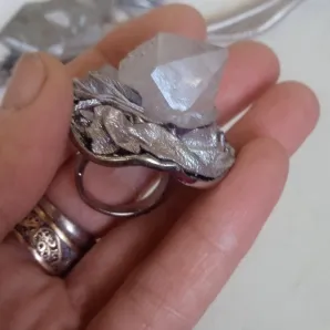 Комплект украшений из кожи и горного хрусталя