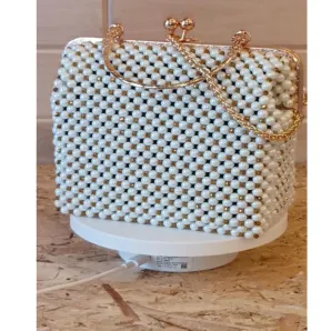 Сумочки из жемчужных бусин 8мм серого, сиреневого и белого цветов