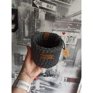 Вязаная корзинка для хранения мелочей