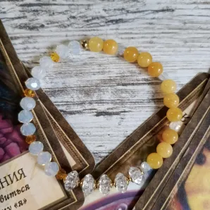 Браслет с кальцитом, опалитом и хрусталем