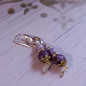 Серьги с чароитом, аметистом и фосфосидеритом