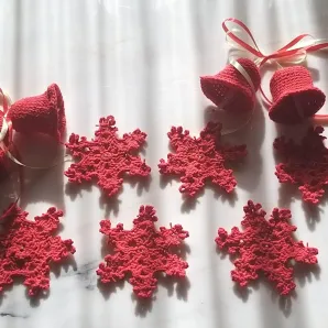 Снежинки и колокольчики