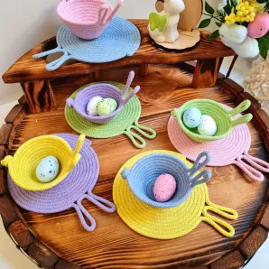 Пасхальный набор для сервировки стола.