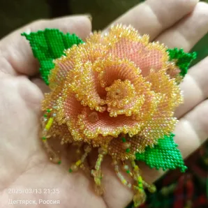 Брошь из японского бисера