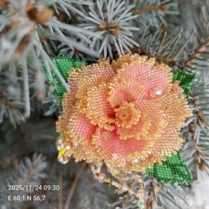 Брошь из японского бисера