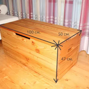 Сундук из массива лиственницы