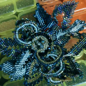 Брошь из японского бисера и страз" Чародейка -2"