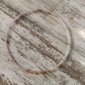 Чокер из фосфосидерита с цирконами