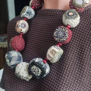 Бусы из текстиля ручной работы в стиле бохо