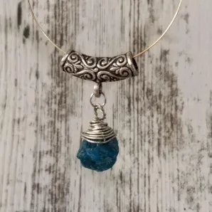 Подвеска с апатитом