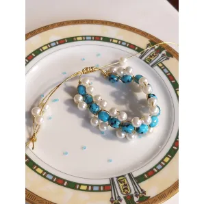 Браслет из бирюзовых и белых бусин