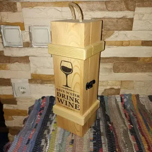 Ящик.Подарочная упаковка для винной емкости объемом 0,7 литра