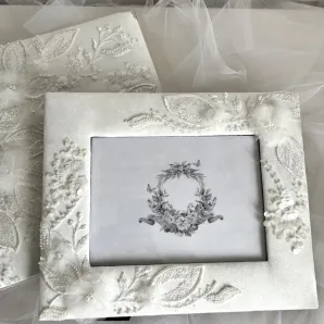 Фоторамка белая с цветами