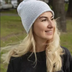 Голубая шапка-бини ручной вязки осень/весна