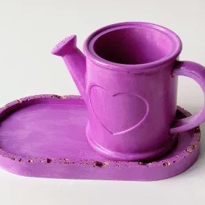 Поднос и кашпо из гипса.