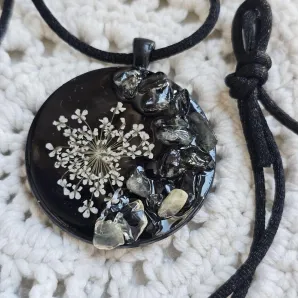 Кулон с лимонным кварцем и фенхелем