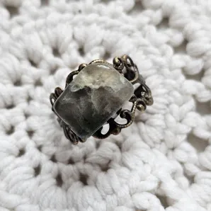 Кольцо с камнем волосы венеры