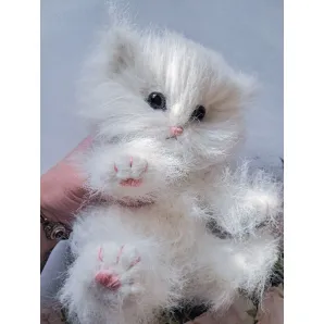 Котёнок вязаный, пушистый, белый Пушок