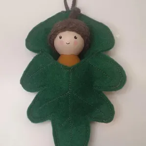 Вальдорфская куколка-гномик деревянная Желудь