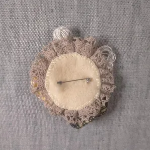 Текстильная брошь в стиле бохо