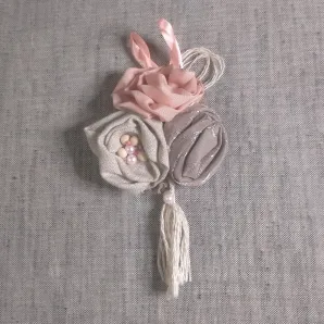 Текстильная брошь в стиле бохо