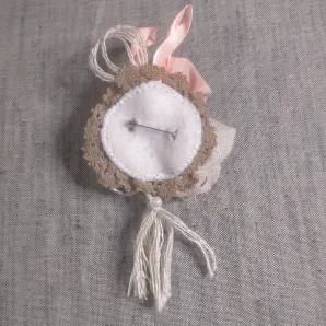 Текстильная брошь в стиле бохо