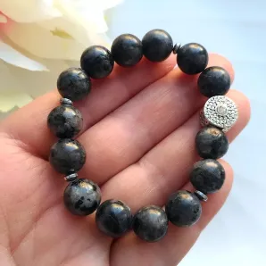 Женский браслет-талисман из лабродорита