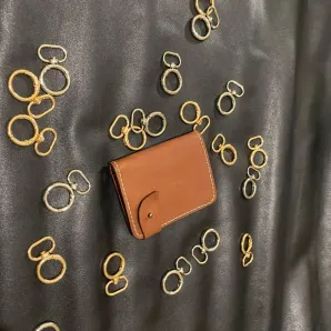 мини кашелек-картхолдер на кнопке