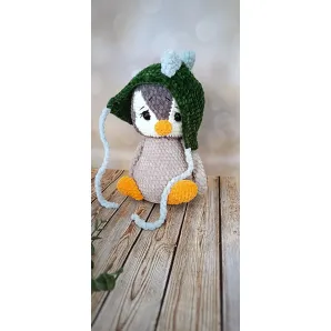 Вязаный Пингвинёнок из плюшевой пряжи ручная работа