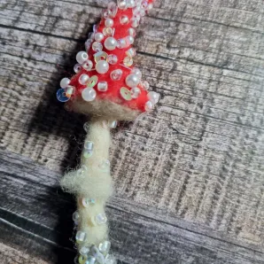 Брошь мухомор