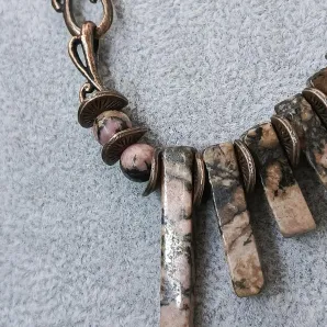 Колье с родонитомКолье с родонитом