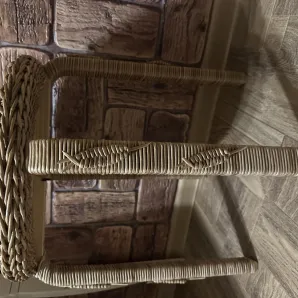 Плетеный табурет