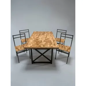 Офисный стол и стулья