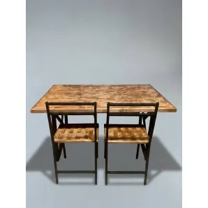 Офисный стол и стулья