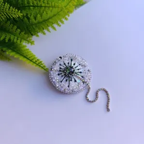 Брошь Одуванчик белый с зелёной серединкой