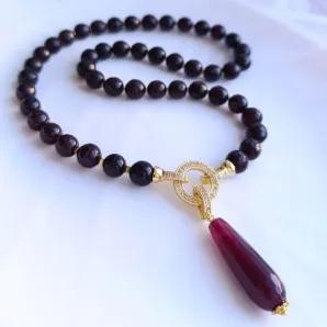 Колье из граната со съёмной подвеской