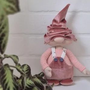 Розовый гном