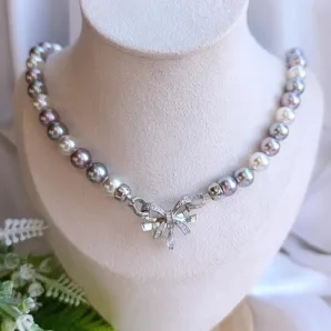 Колье-чокер из жемчуга с замочком бантиком.