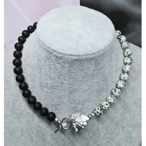 Бусы из лавы и долматинца