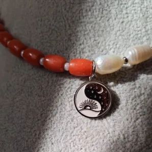 Бусы из речного жемчуга и запеченного коралла с кулоном "Инь-Янь" серебро 925, браслет в подарок при покупке в течении 3х дней