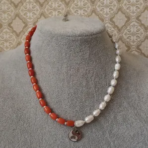 Бусы из речного жемчуга и запеченного коралла с кулоном "Инь-Янь" серебро 925, браслет в подарок при покупке в течении 3х дней