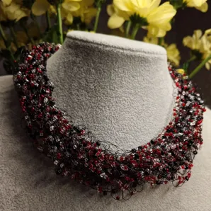 Воздушное колье из бисера