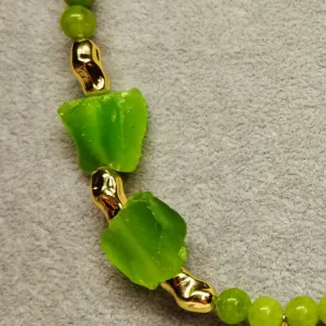 Бусы из хризолита