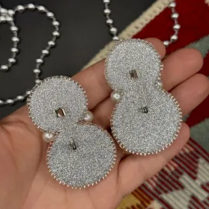 Брошь из бисера «Неваляшка»