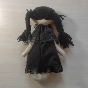 текстильная кукла в стиле Уэнздей