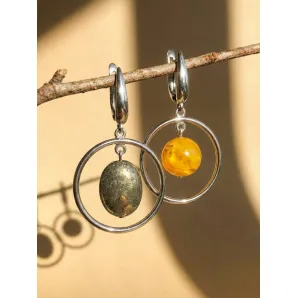 Асимметричные серьги ручной работы с пиритом и симбирцитом «Галактика» в стиле геометрия