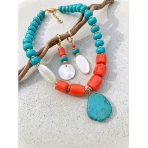 Объемное колье «Тенерифе» из турквенита, коралла и перламутра | Дизайнерское колье ручной работы в круизном стиле