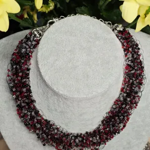 Воздушное колье из бисера