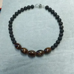 Бусы из агата и лавы с браслетом на резинке