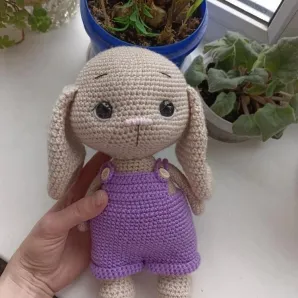 Зайка в комбинезоне